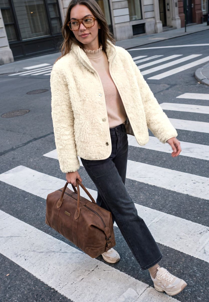 Fake Fur Jacke mit Stehkragen und Knöpfen