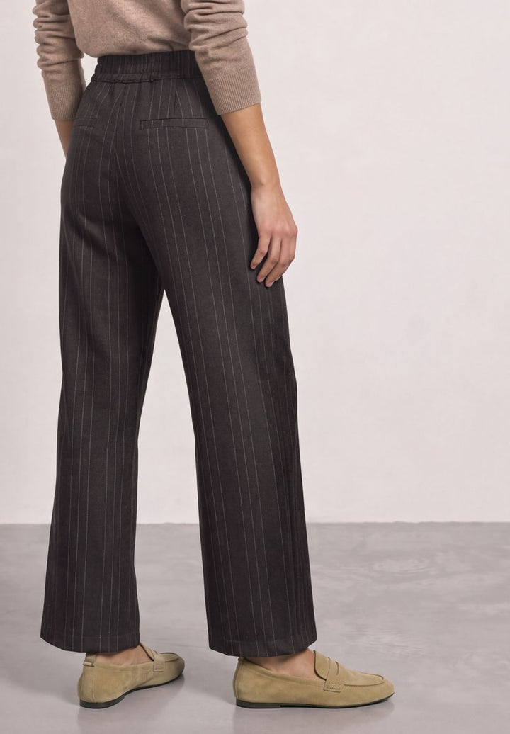 Straight Leg Hose mit Streifen und Schnalle
