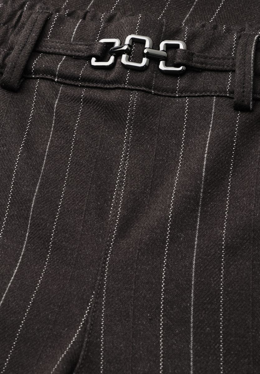 Straight Leg Hose mit Streifen und Schnalle