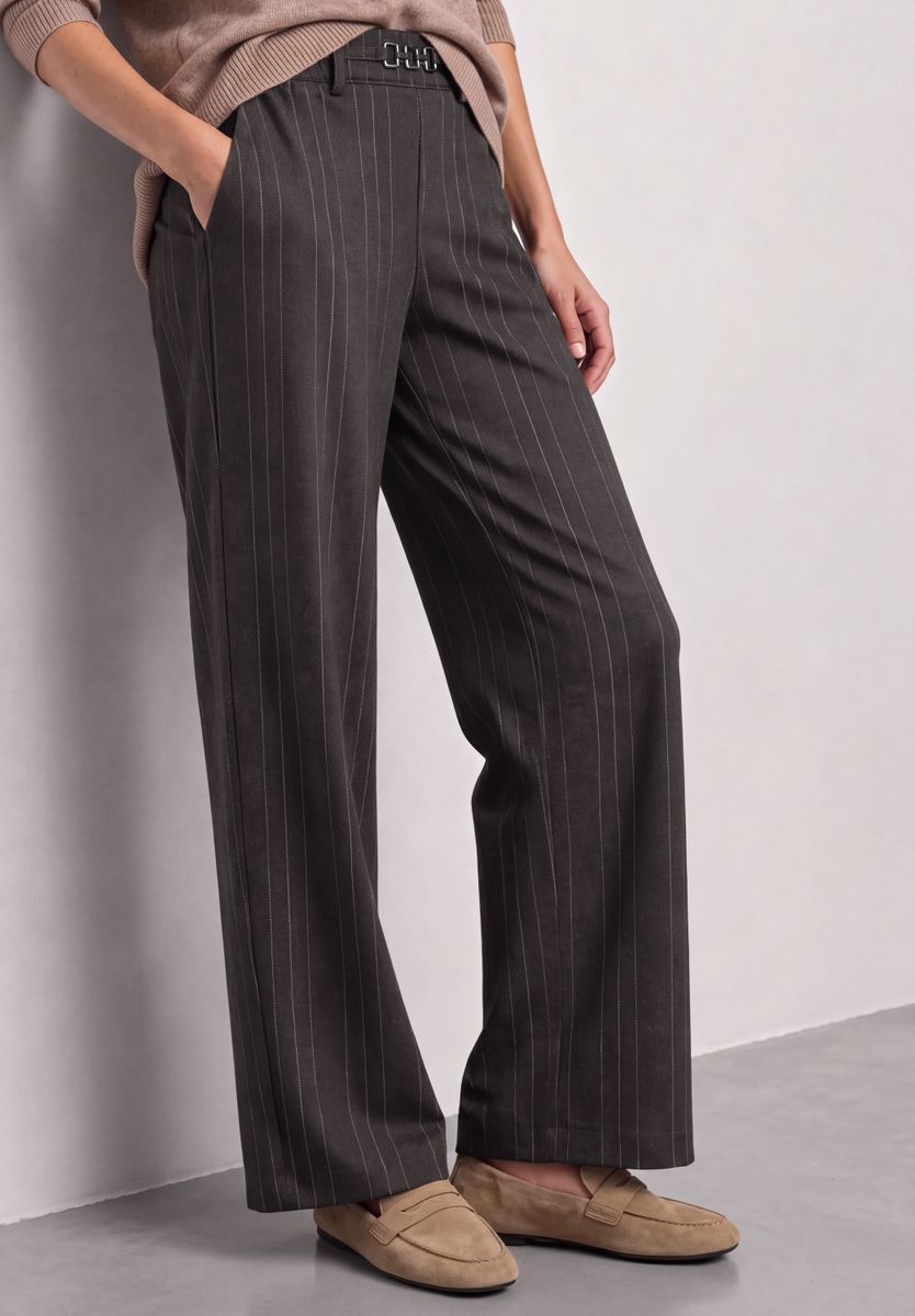 Straight Leg Hose mit Streifen und Schnalle