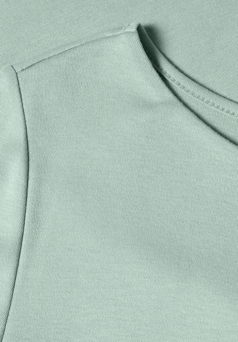 Basic Shirt mit U-Boot-Ausschnitt