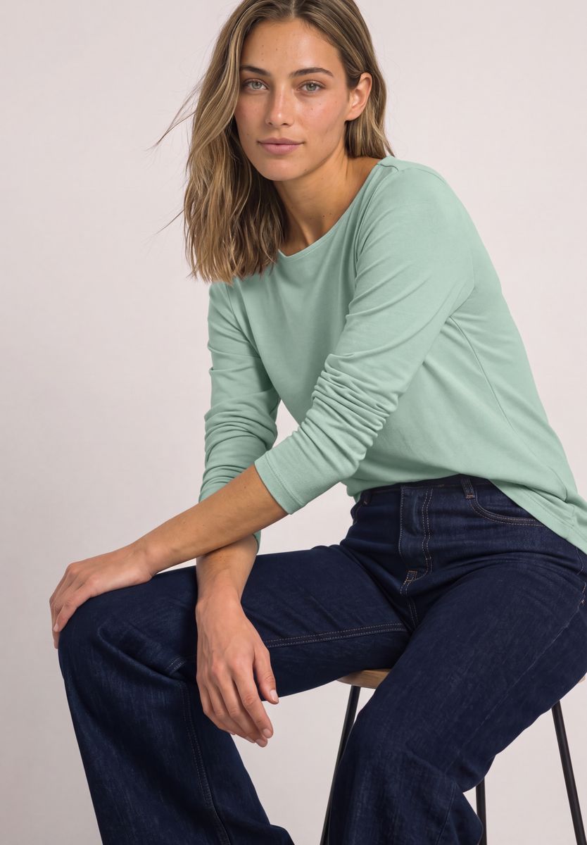 Basic Shirt mit U-Boot-Ausschnitt