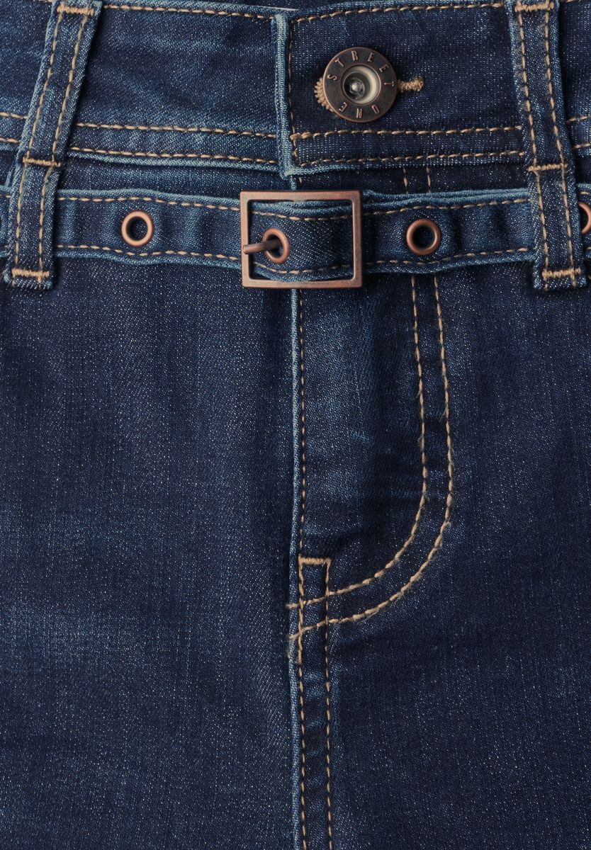 Straight Leg Jeans mit Gürtel