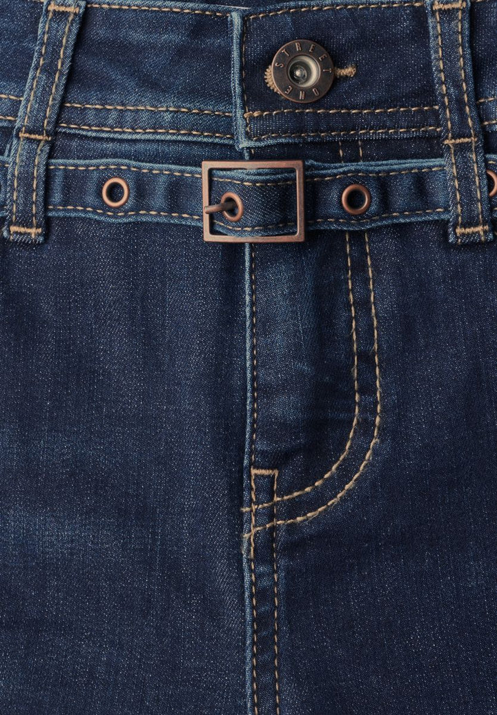 Straight Leg Jeans mit Gürtel