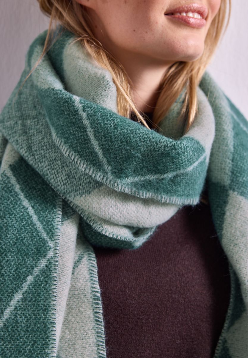 Langer Schal mit Fransen und Argyle-Muster