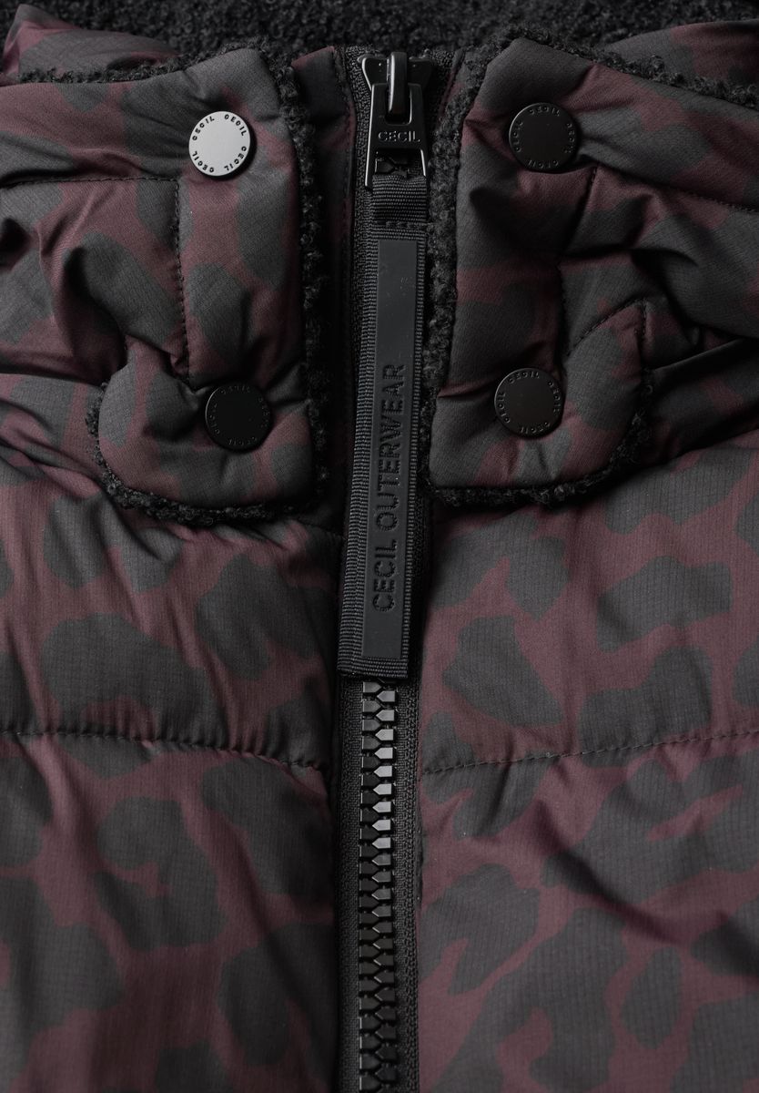Steppjacke mit Kapuze und Reißverschluss