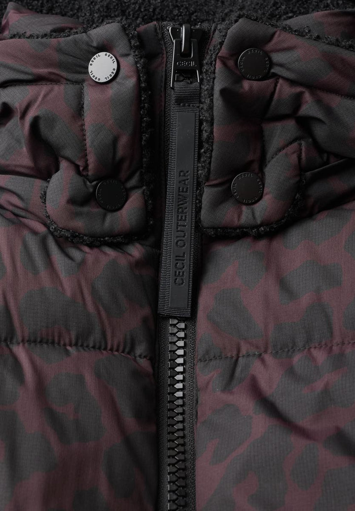 Steppjacke mit Kapuze und Reißverschluss