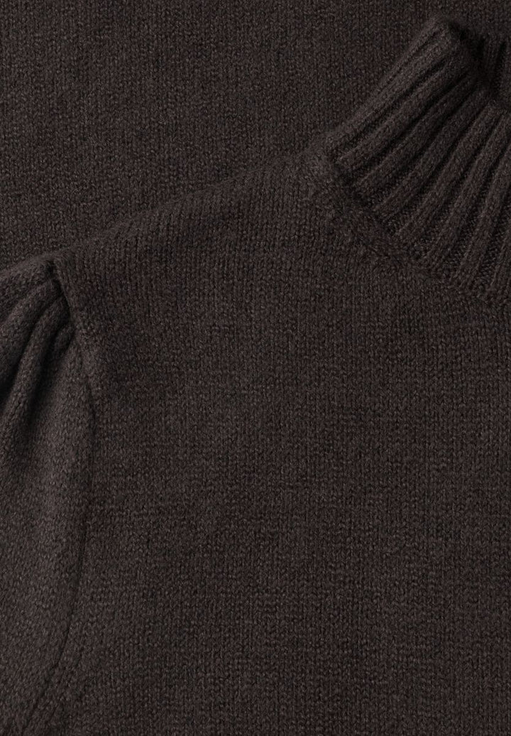 Knielanges Strickkleid mit Turtle Neck