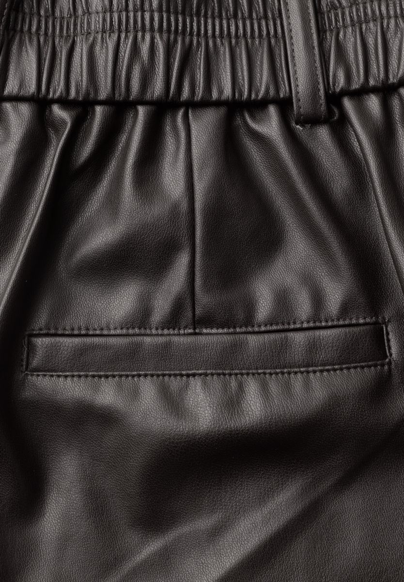 High Waist Shorts in Lederoptik