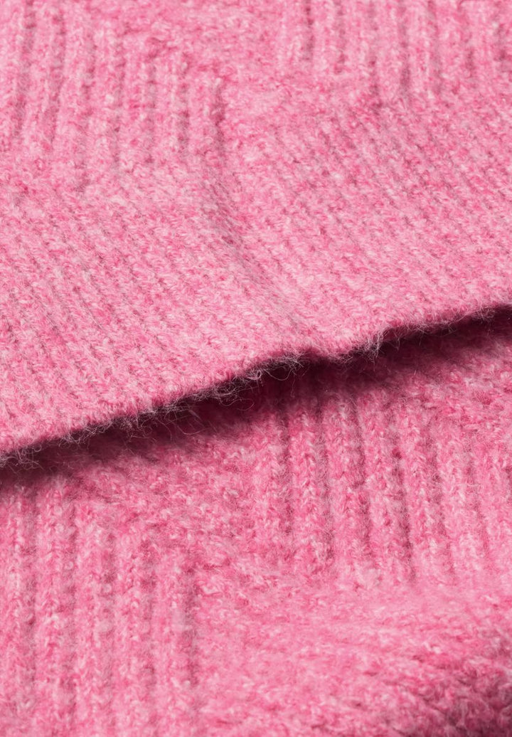 Langer Schal mit Strickmuster