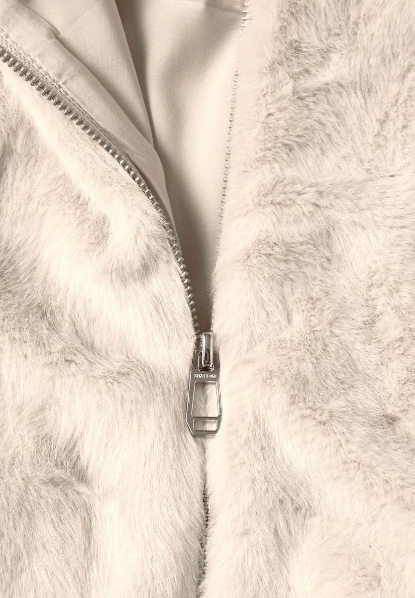 Kurze Fake-Fur-Mix Jacke mit Kapuze