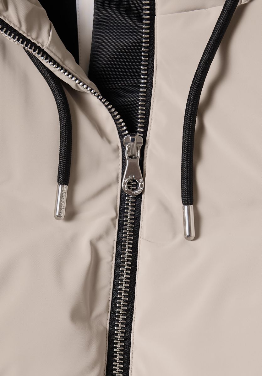 Pufferjacke mit Kapuze