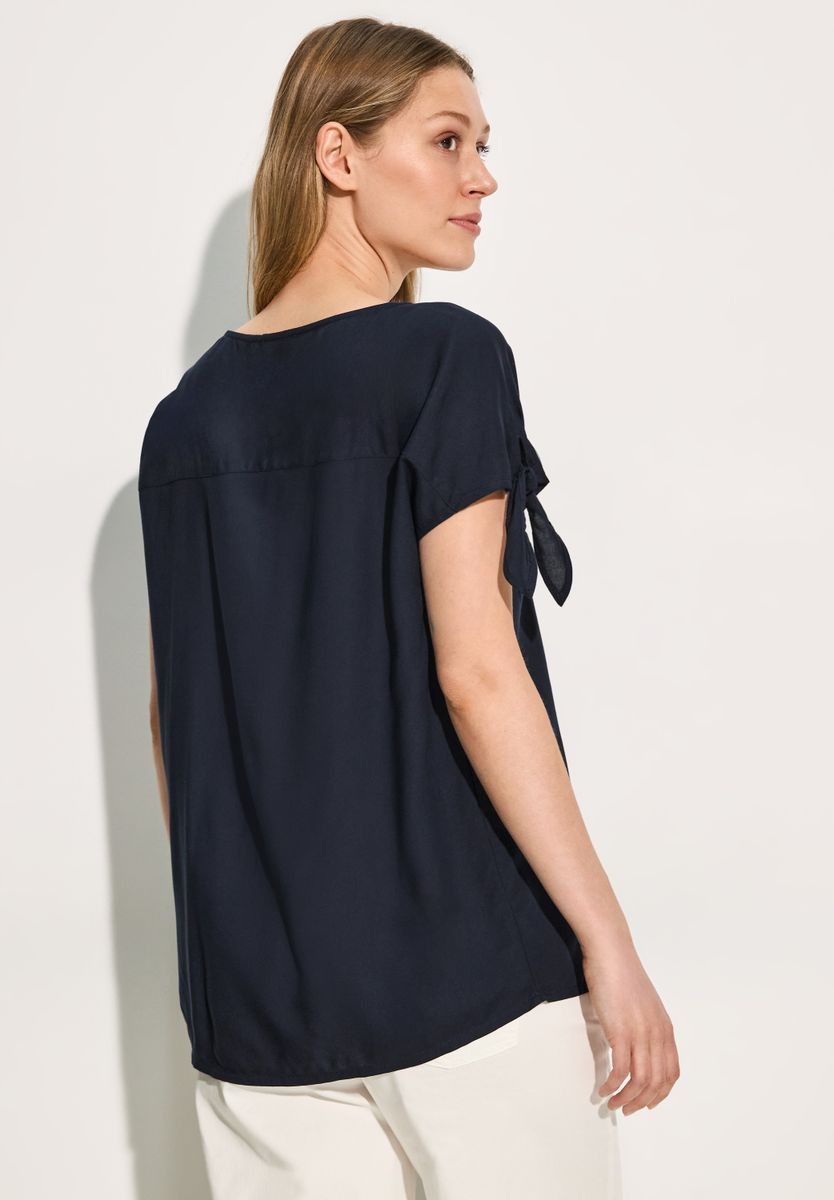 Bluse mit Knotendetail