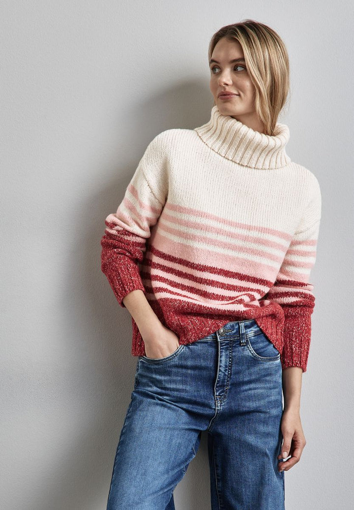 Gestreifter Strickpullover