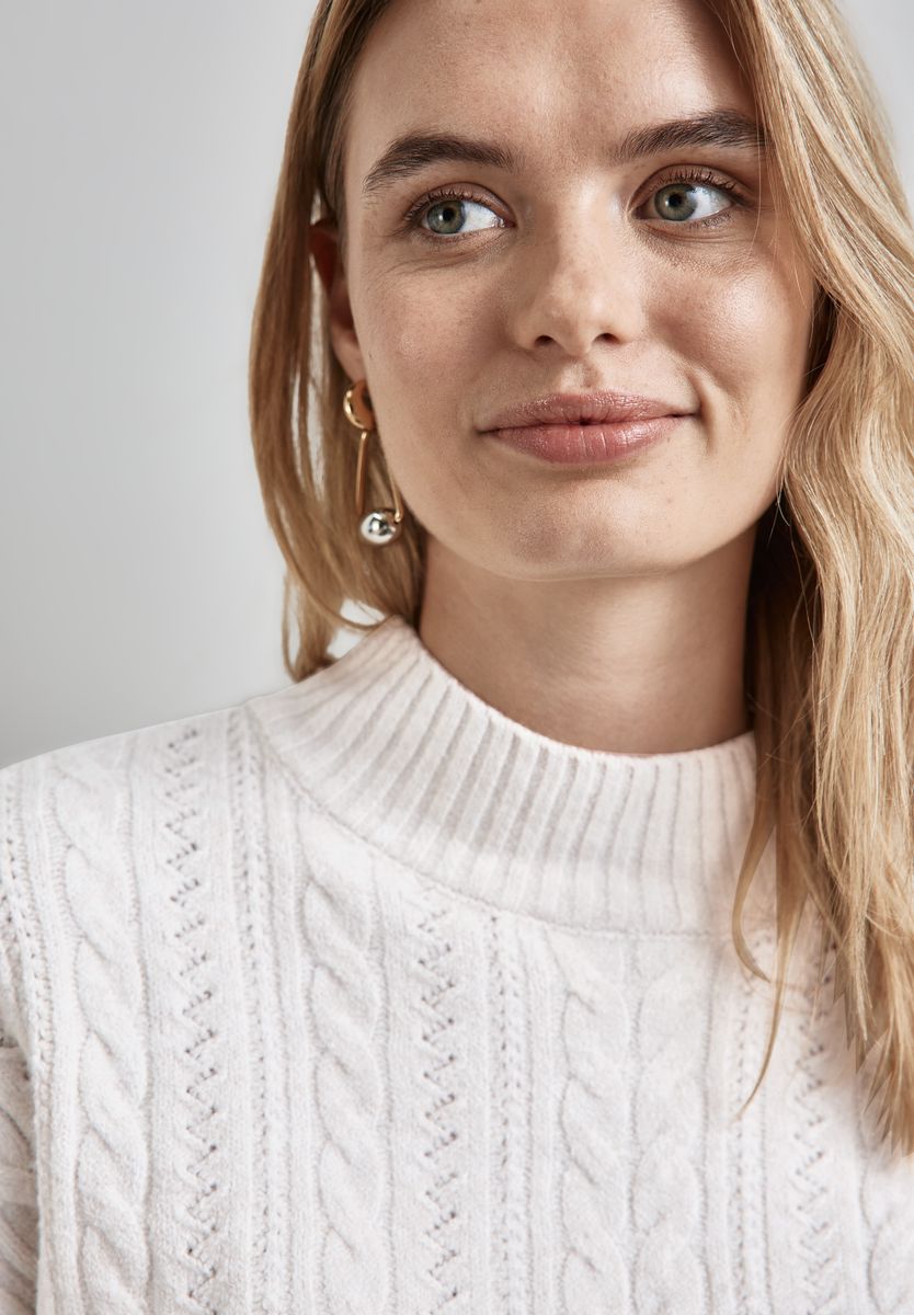 Pullover mit Strickmuster