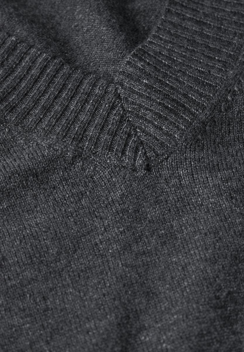 Kurzer Feinstrickpullover