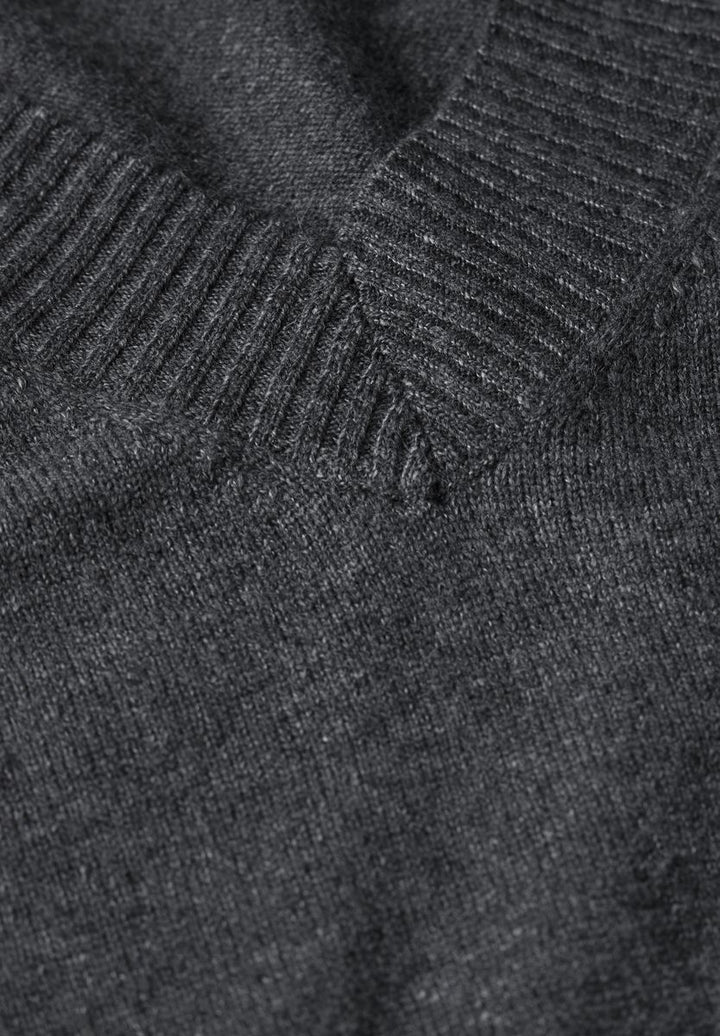 Kurzer Feinstrickpullover