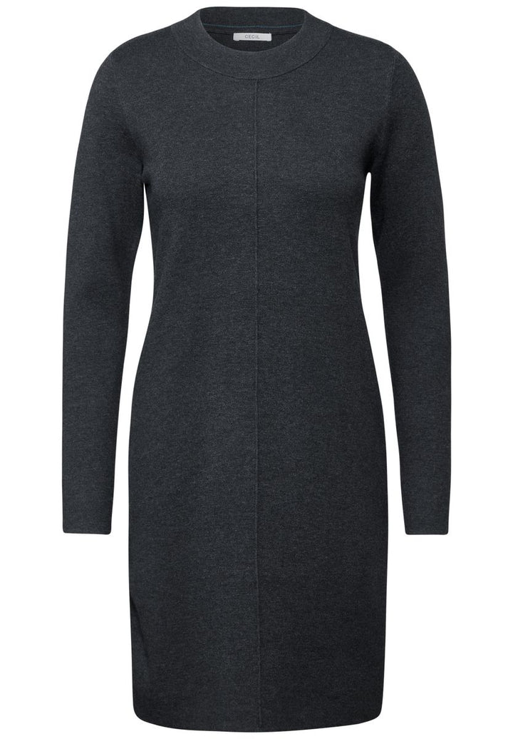 Knielanges Strickkleid