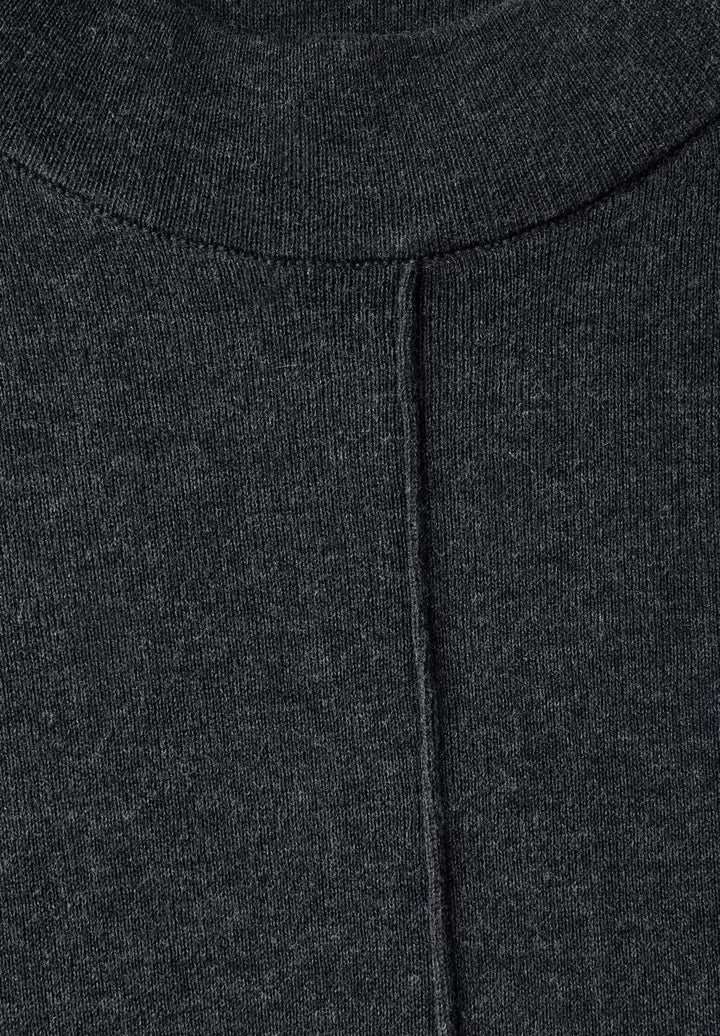 Knielanges Strickkleid