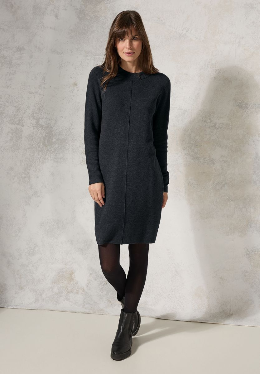 Knielanges Strickkleid