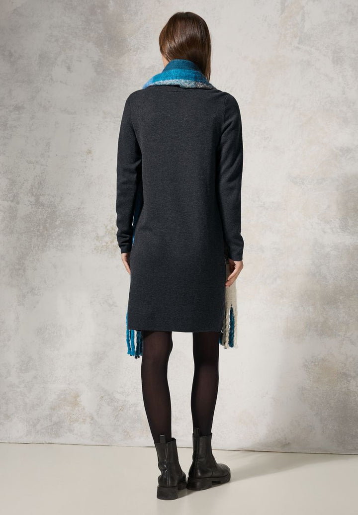 Knielanges Strickkleid
