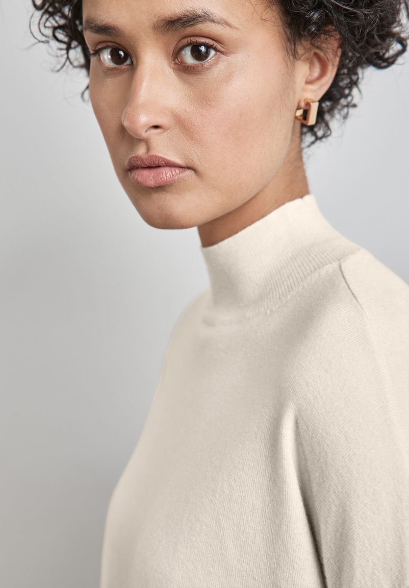 Kurzer Turtleneck-Sweater