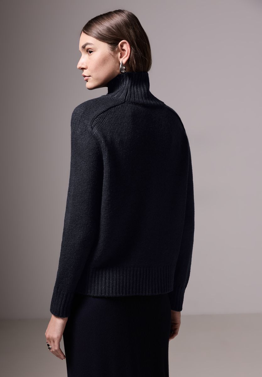 Turtleneck Pullover