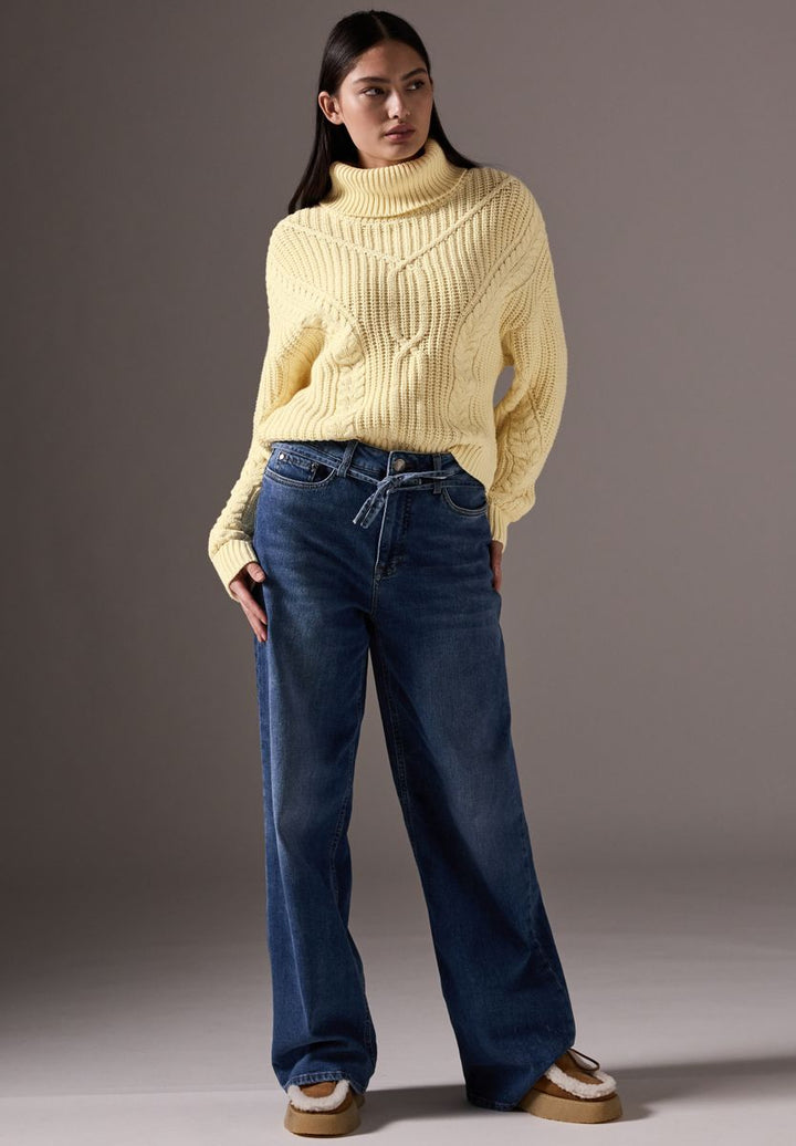 Kurzer Strukturpullover