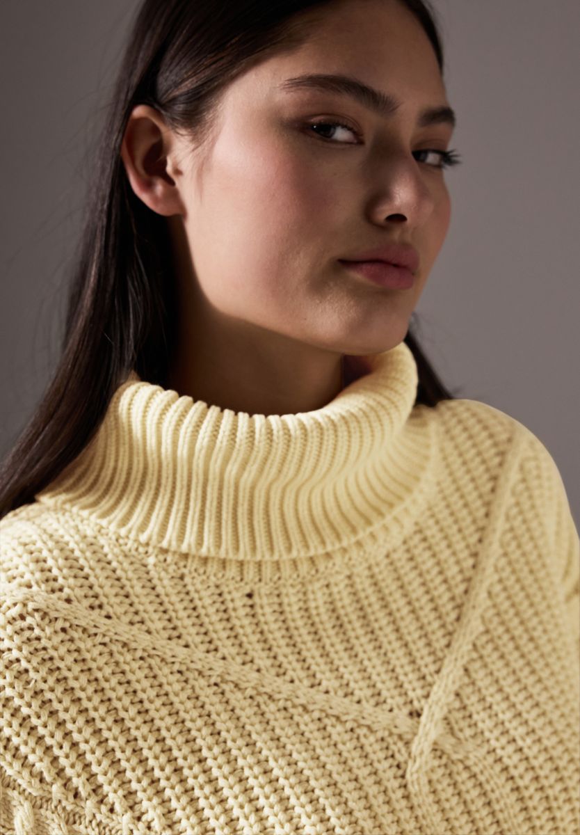 Kurzer Strukturpullover