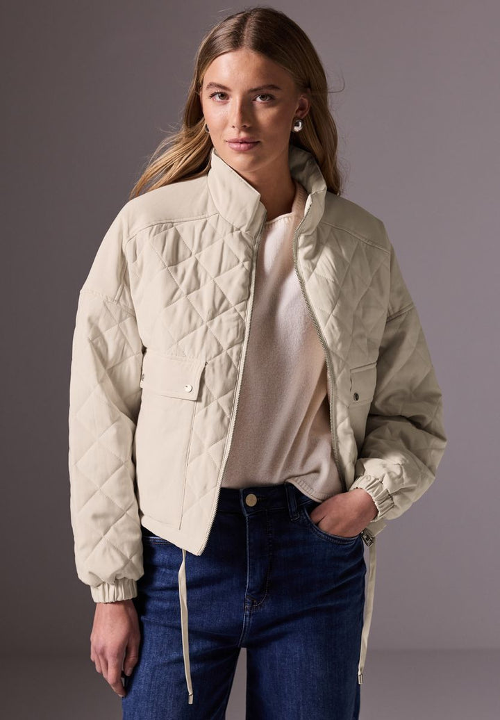 Leichte kurze Steppjacke