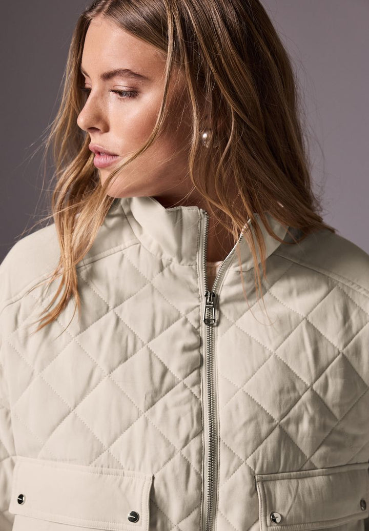 Leichte kurze Steppjacke