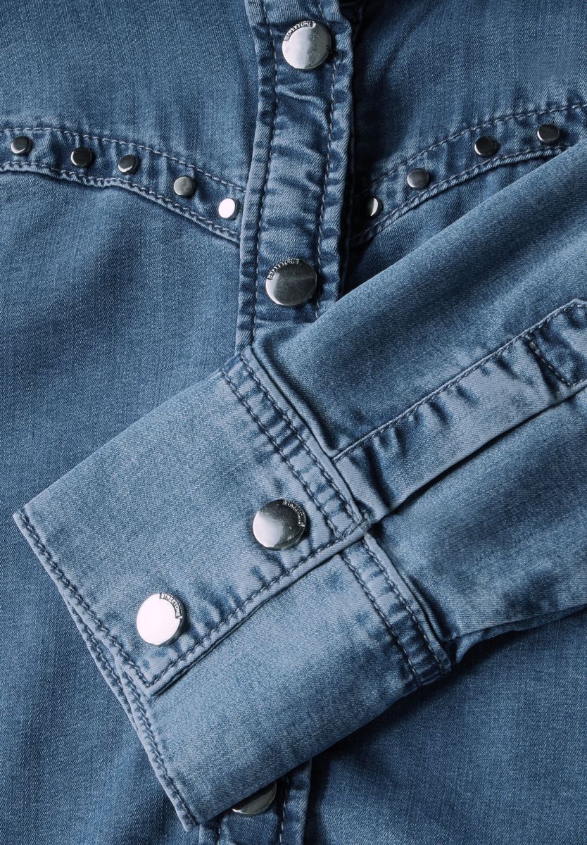 Jeansbluse mit Nieten