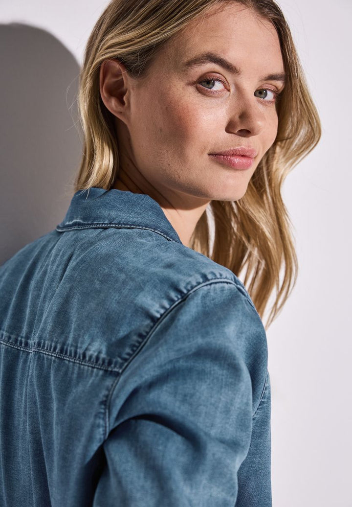Jeansbluse mit Nieten