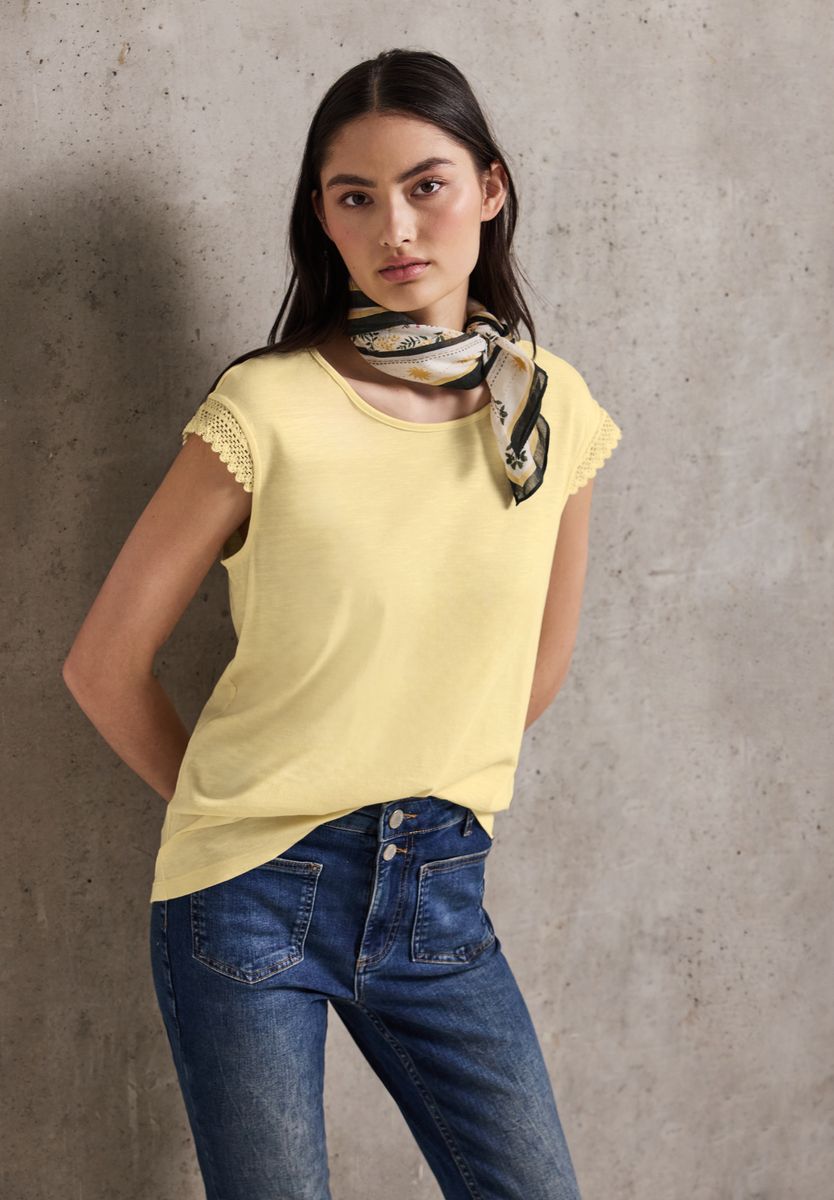 Shirt mit Häkeldetails