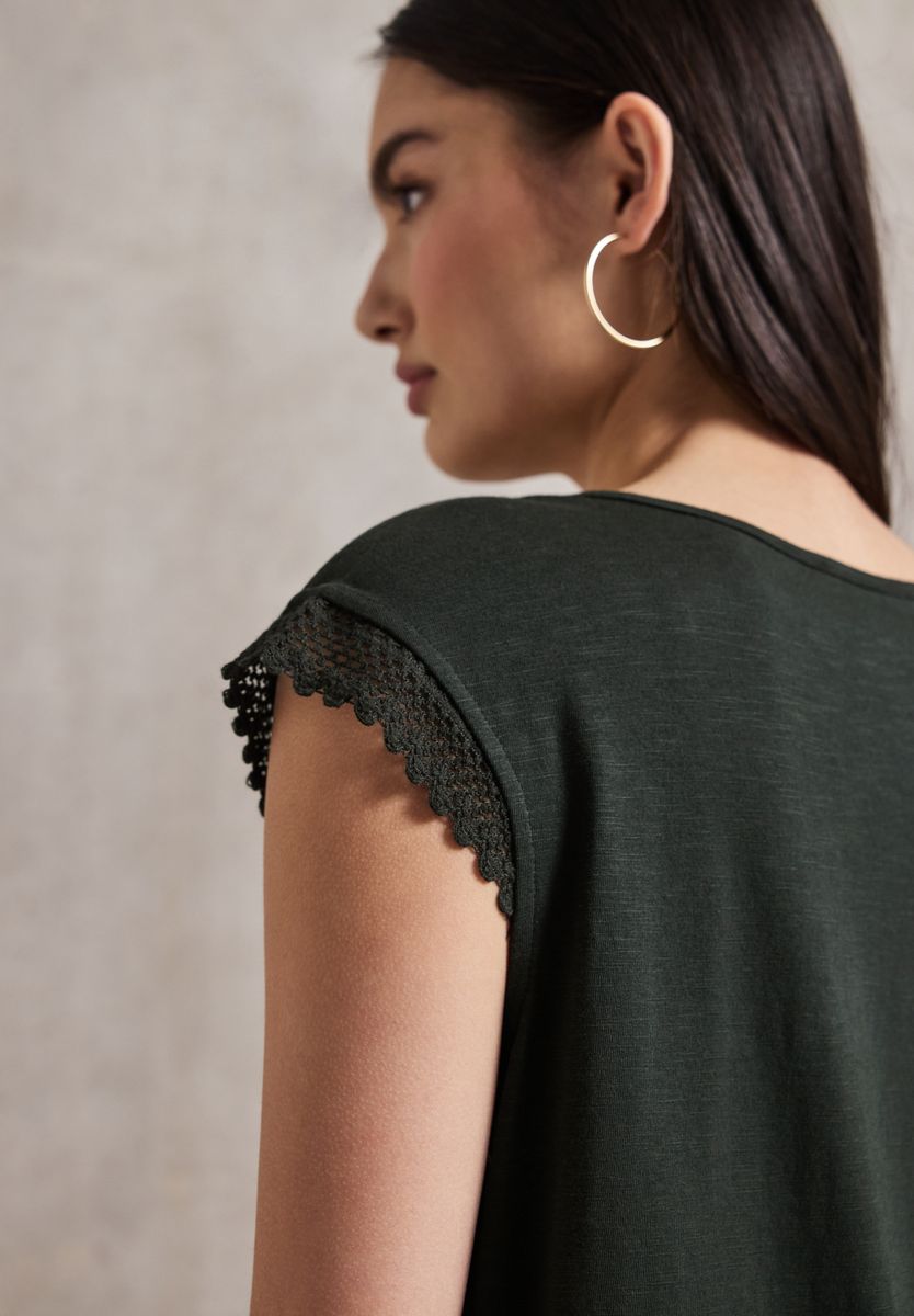 Shirt mit Häkeldetails