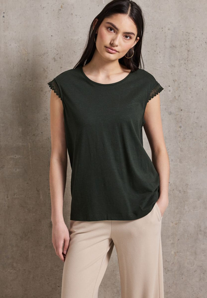 Shirt mit Häkeldetails