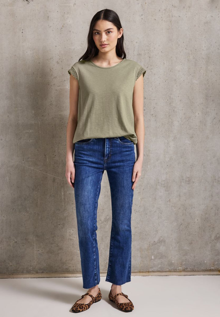 Shirt mit Häkeldetails