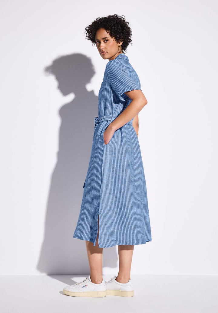 Gestreiftes Leinenkleid