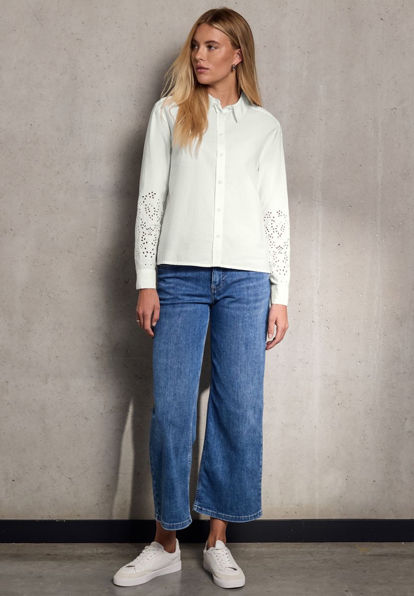 Bluse mit bestickten Ärmeln