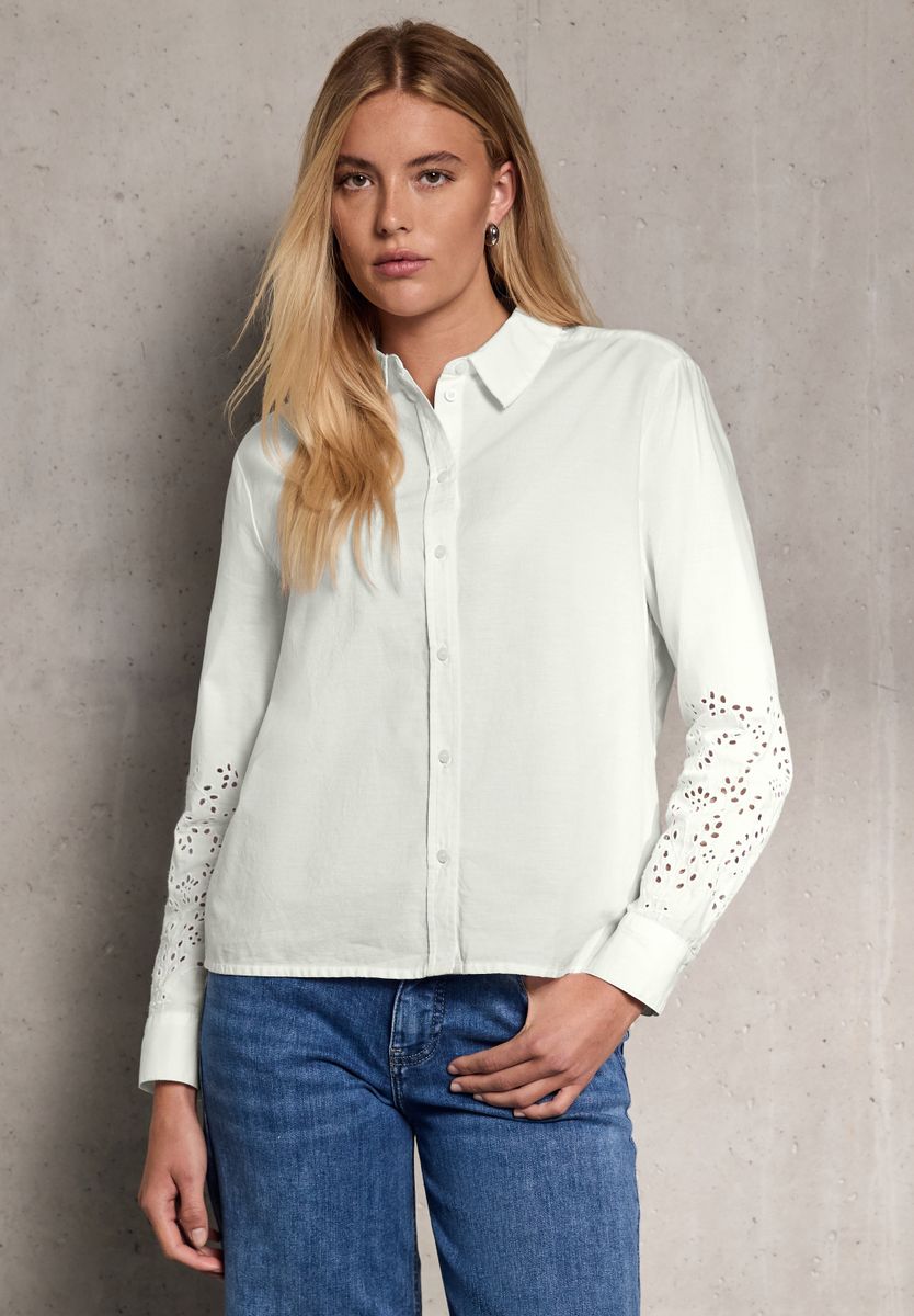 Bluse mit bestickten Ärmeln