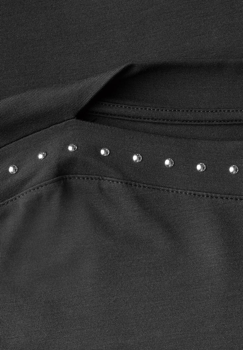 T-Shirt mit Nieten