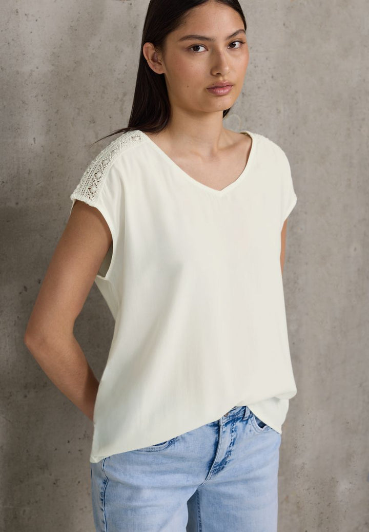 Blusenshirt mit Spitze