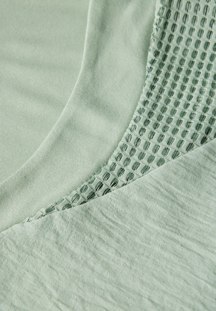 Top mit Mesh-Details