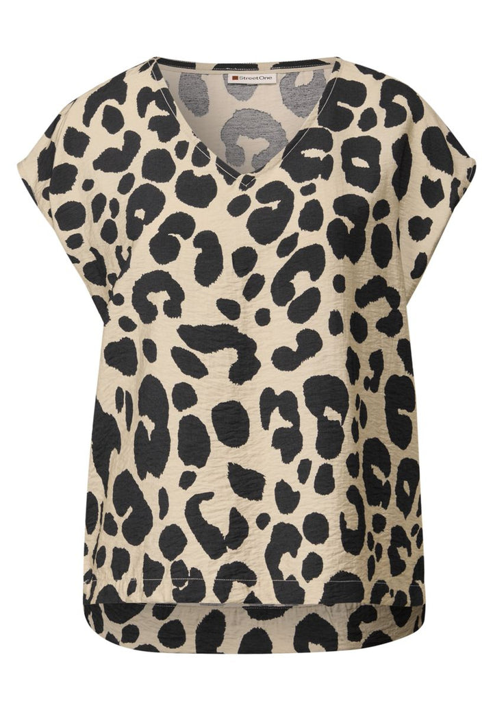 V-Neck Shirt mit Leo-Print