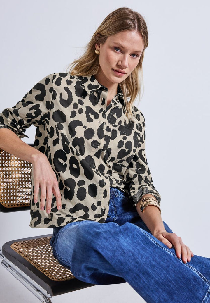 Hemdbluse mit Leo-Print