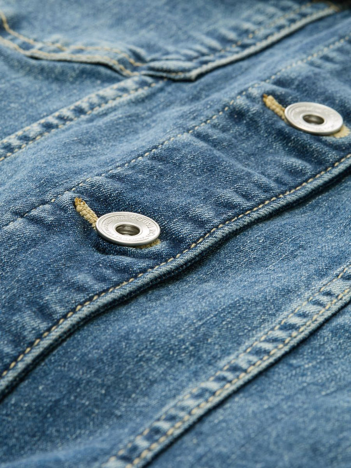 Jeansjacke mit recycelter Baumwolle