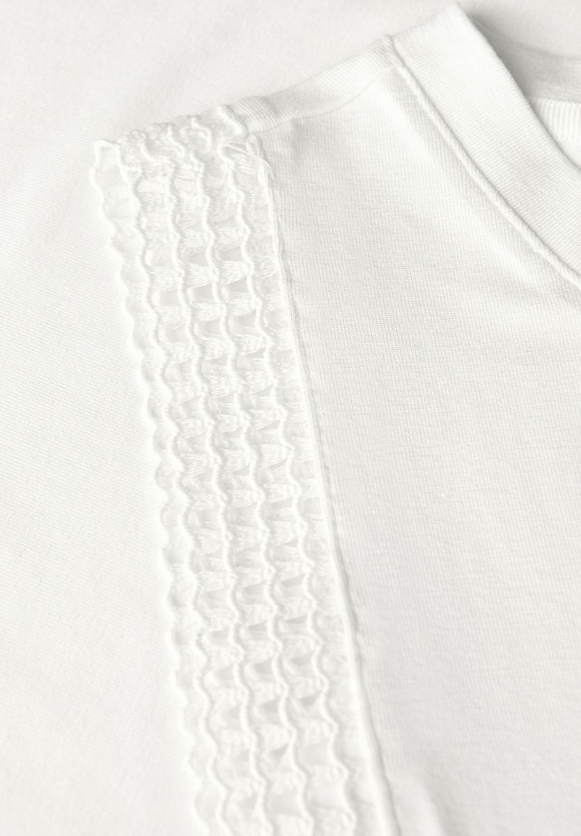 Top mit Häkeldetails