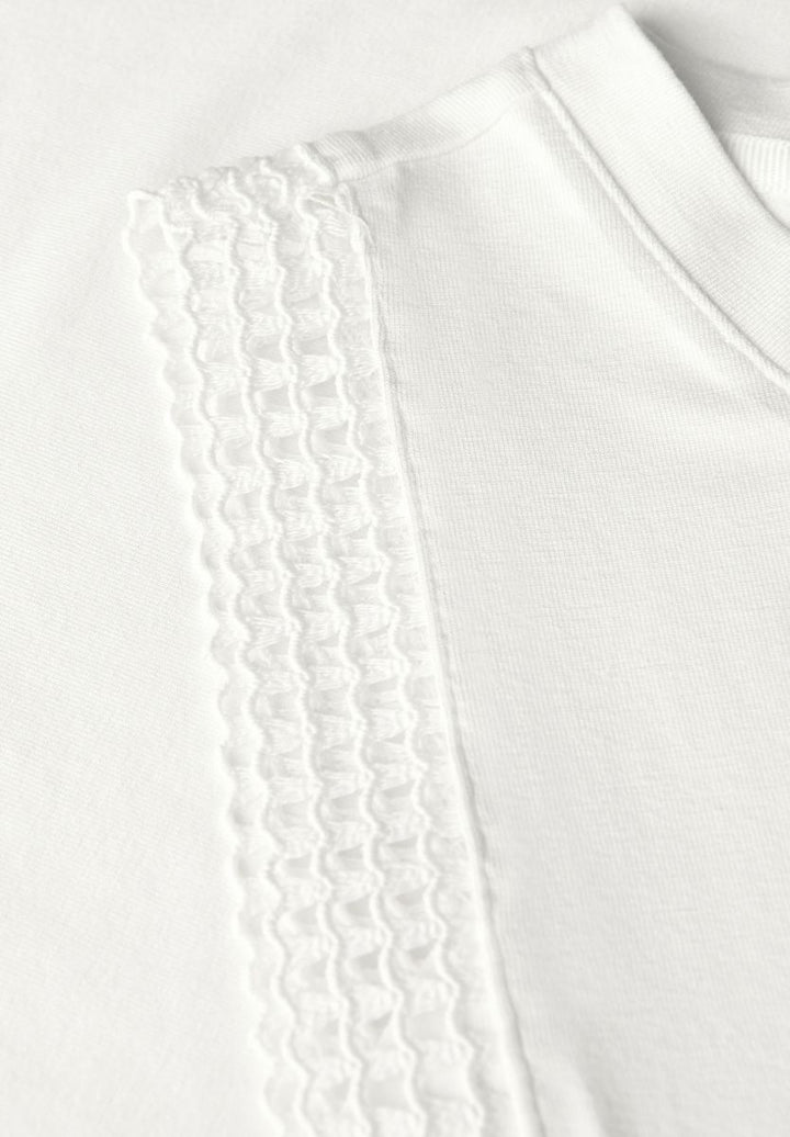 Top mit Häkeldetails