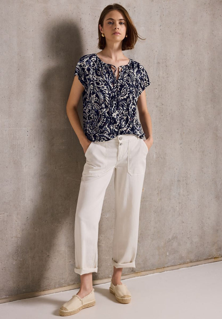 Gemusterte Bluse mit Raffung