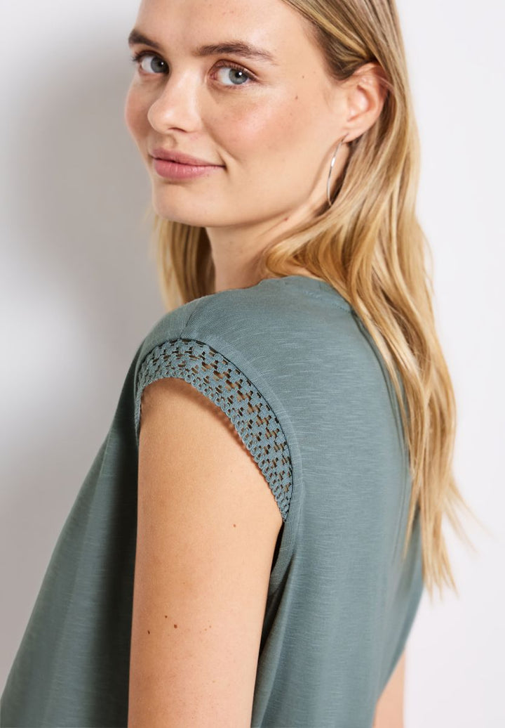 Shirt mit Häkeldetails